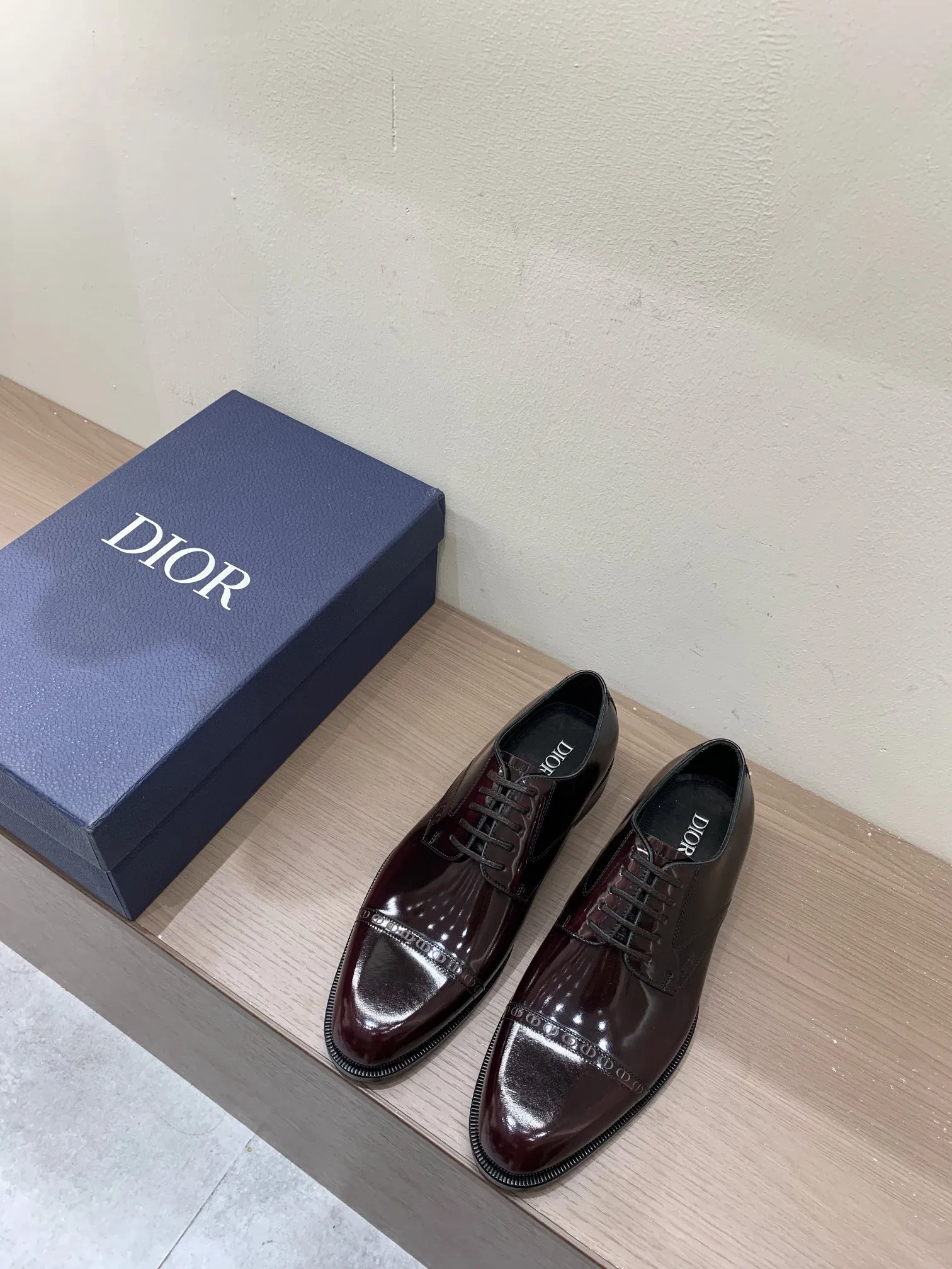 [Dior] Top P: 960💰 Standard code 39-44 (38.45.46 custom-made, non-returnable and non-exchangeable) Dior Dior's latest high-end men's boutique casual leather shoes, imported cowhide upper, water-dyed cowhide lining, imported leather outsole, perfect details are impeccable.